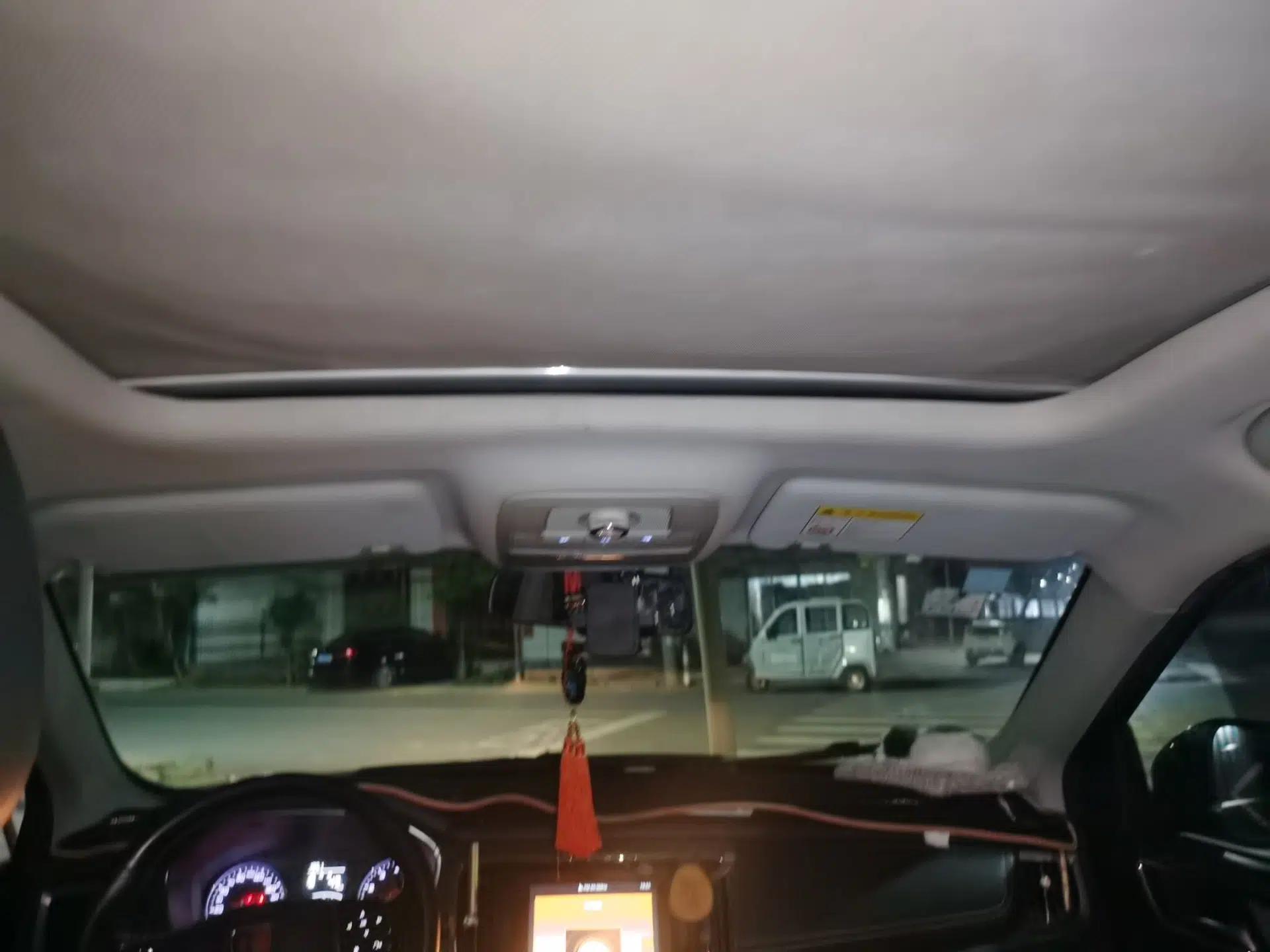 Roewe RX5 2019 20T Two-Wheel Drive Manual 4G Connect Platinum Edition — миниатюра 18