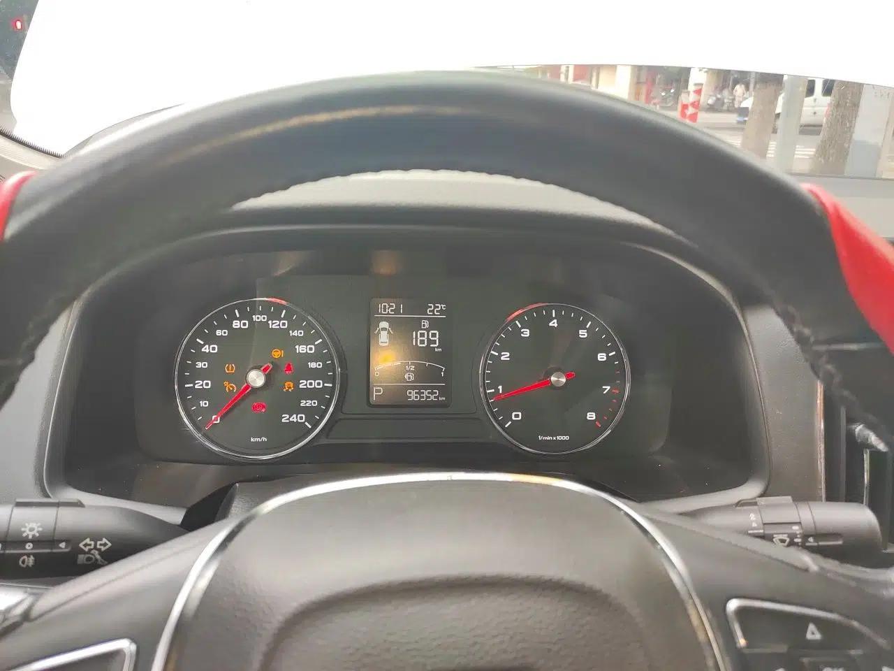 Roewe i6 2018 20T Automatic Internet Smart Edition — миниатюра 11