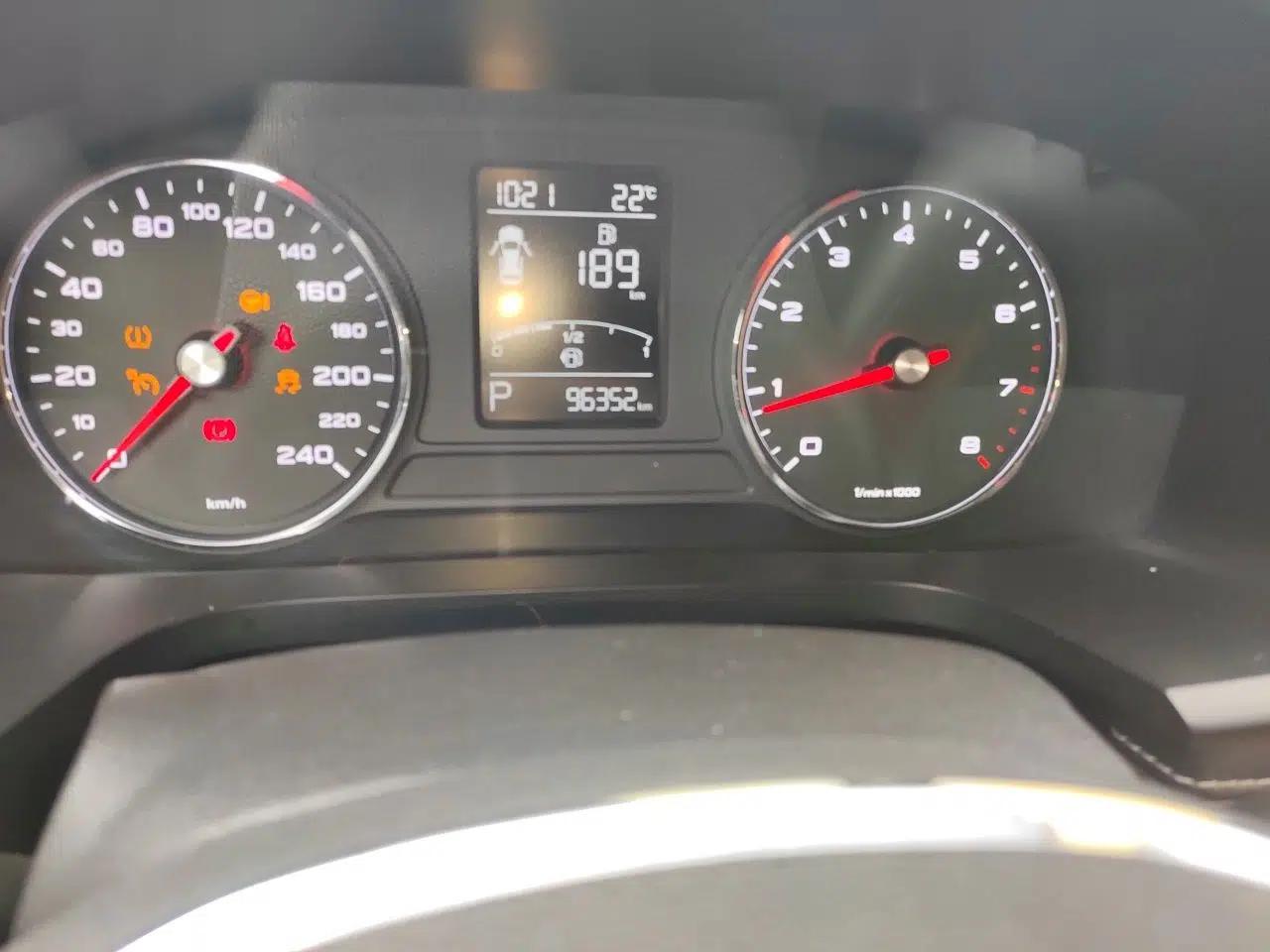 Roewe i6 2018 20T Automatic Internet Smart Edition — миниатюра 12