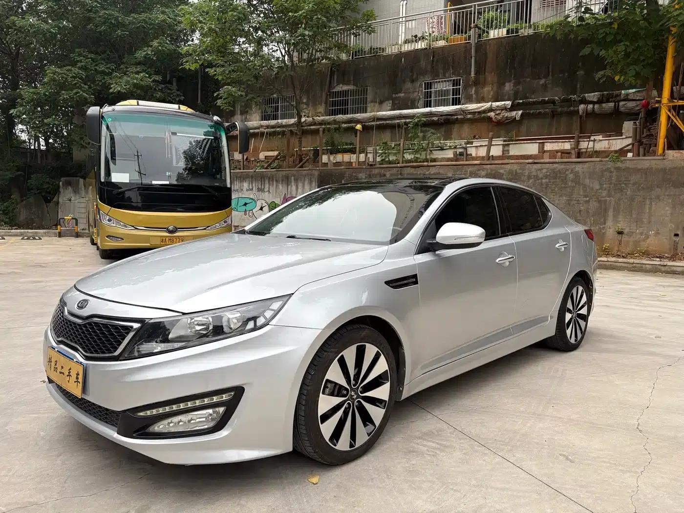 Kia K5 2012 2.0L Automatic DLX Special Edition — миниатюра 3