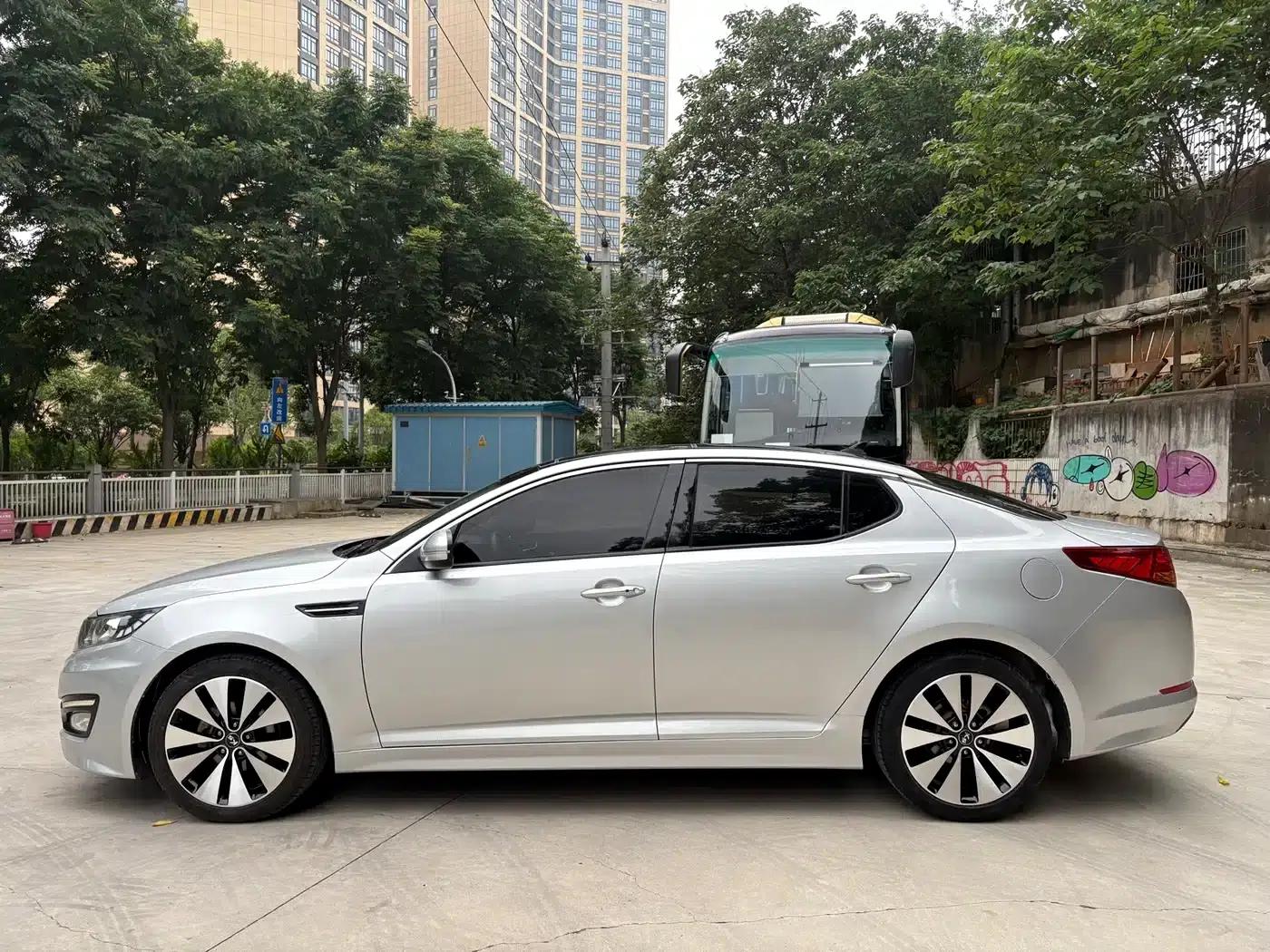 Kia K5 2012 2.0L Automatic DLX Special Edition — миниатюра 4