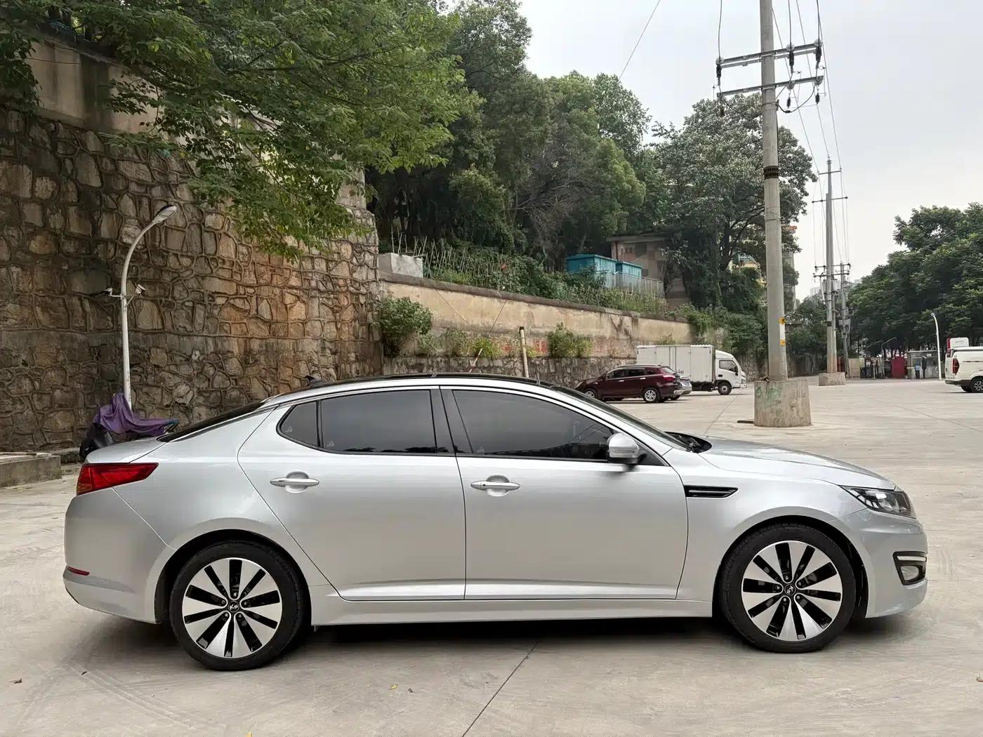 Kia K5 2012 2.0L Automatic DLX Special Edition — миниатюра 6