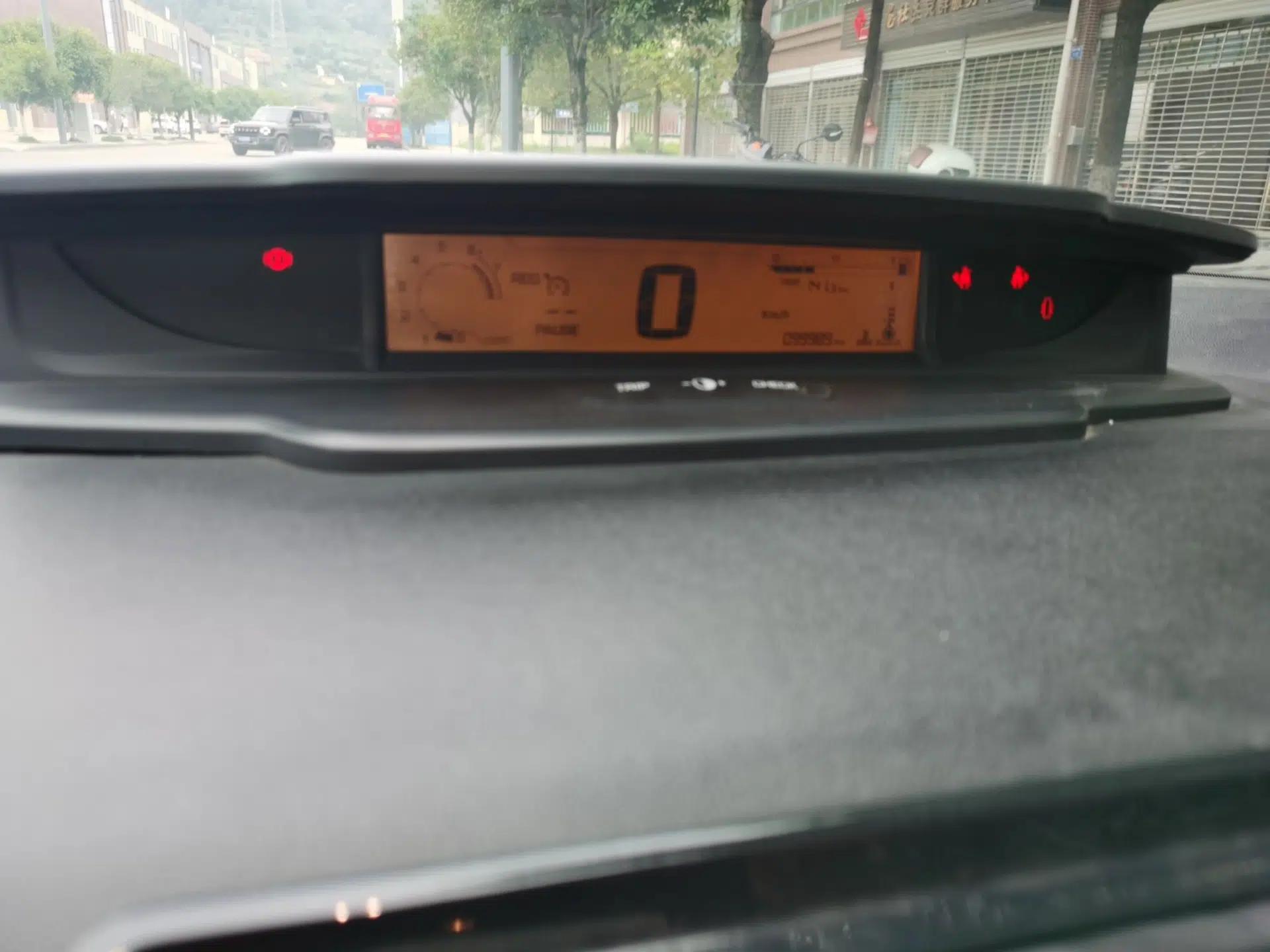Citroen C-Quatre 2014 VTS Version 1.6L Manual - Premium Model — миниатюра 11