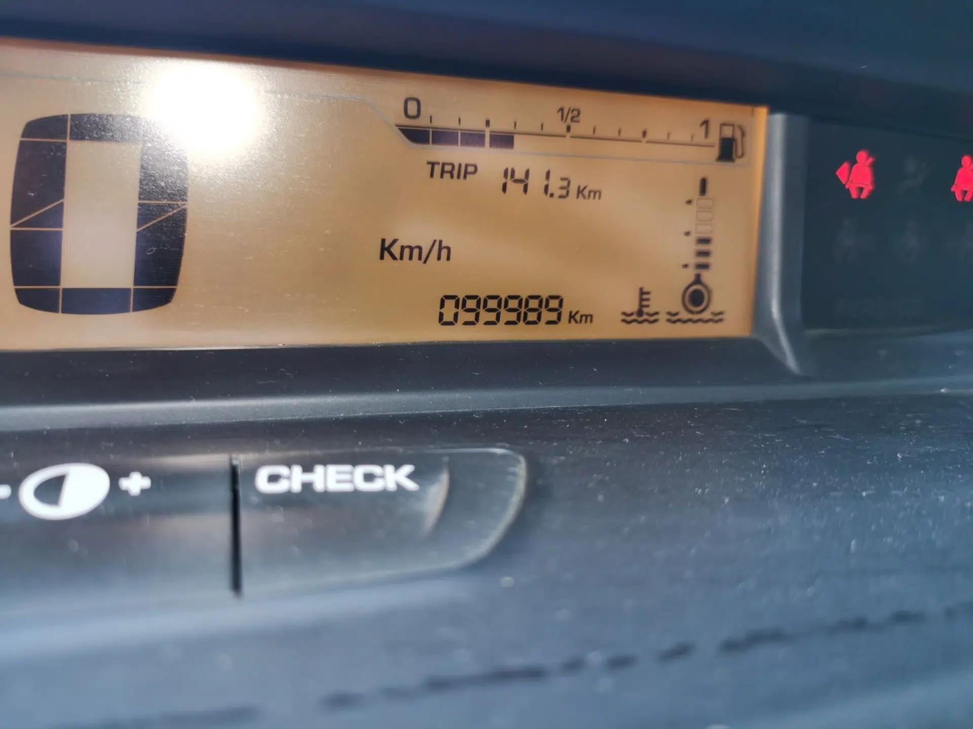 Citroen C-Quatre 2014 VTS Version 1.6L Manual - Premium Model — миниатюра 12