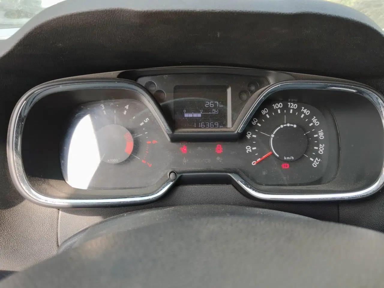 Citroen C4 Sega 2016 1.6L Manual Luxury Model — миниатюра 11