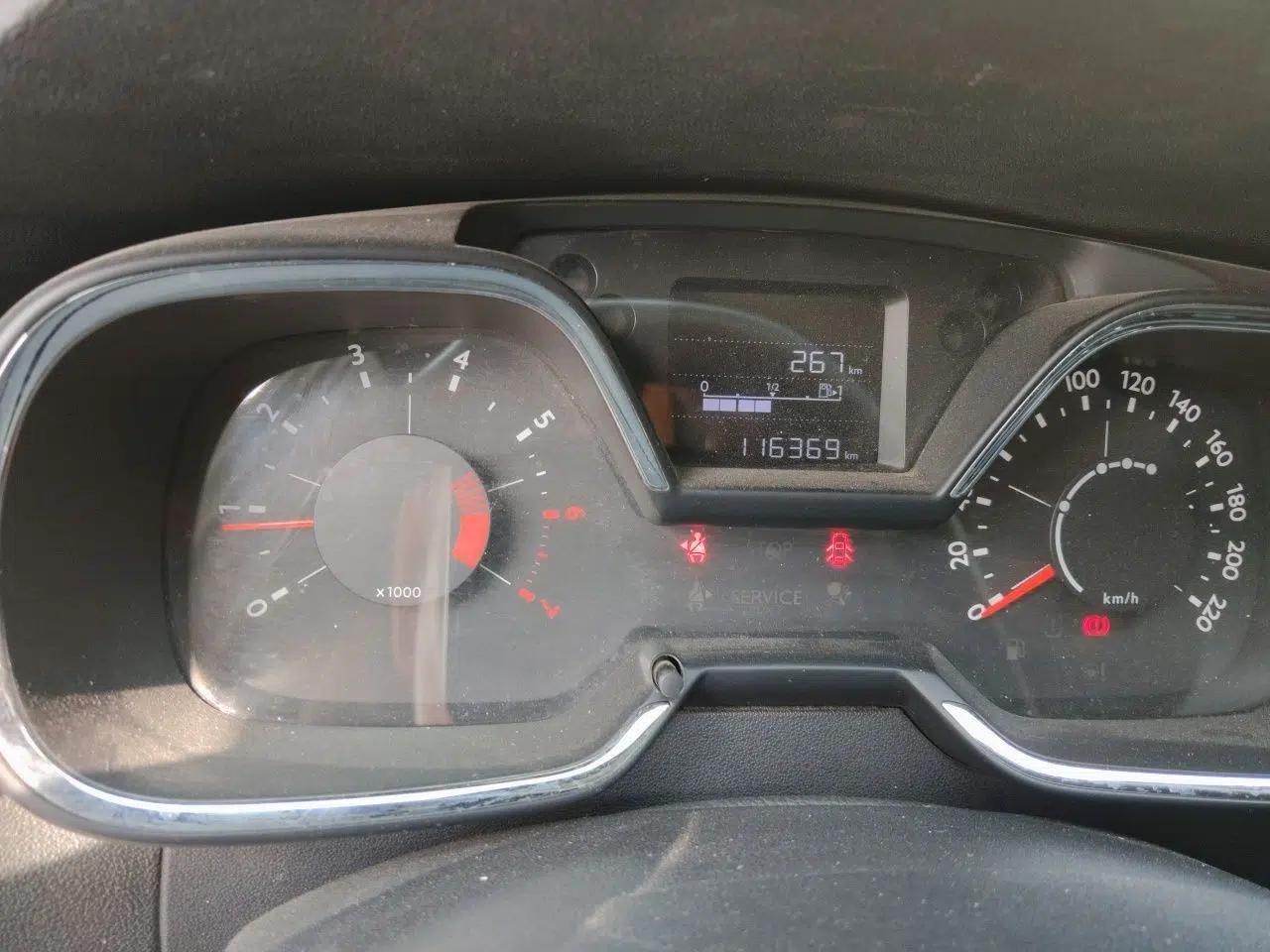 Citroen C4 Sega 2016 1.6L Manual Luxury Model — миниатюра 12