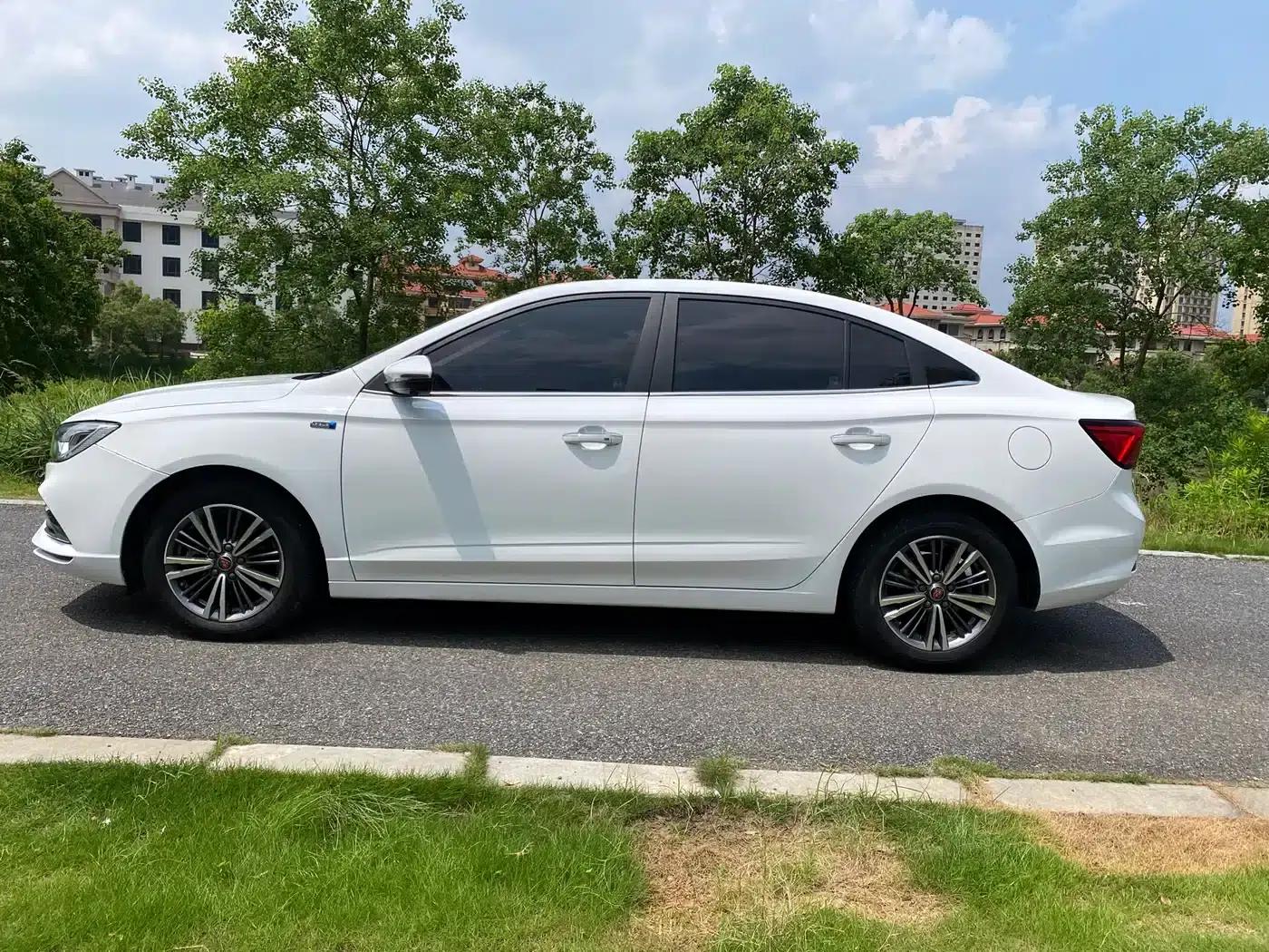 Roewe i5 2019 1.5L Automatic 4G Connected Langhao Edition — миниатюра 4