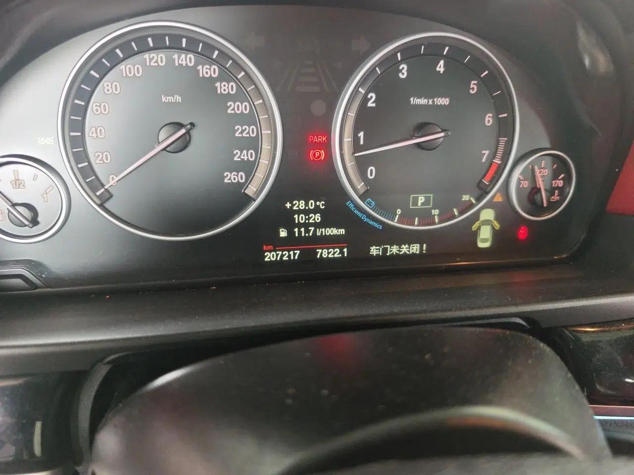 BMW 5 Series 2011 523Li Luxury Model — миниатюра 12