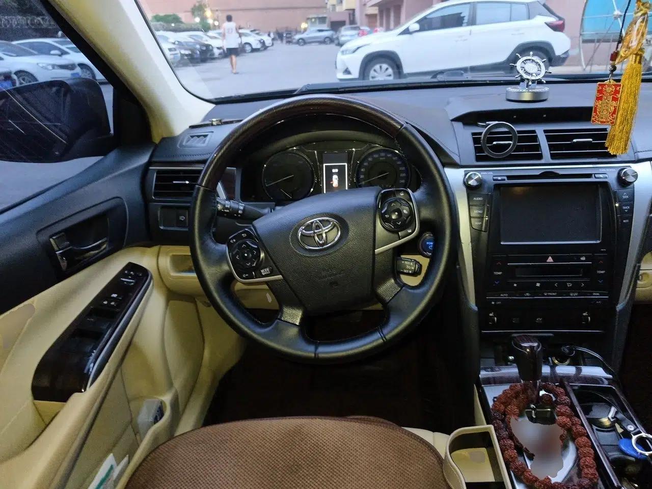 Toyota Camry 2015 Dual-Engine 2.5 HG Luxury Navigation Edition — миниатюра 10
