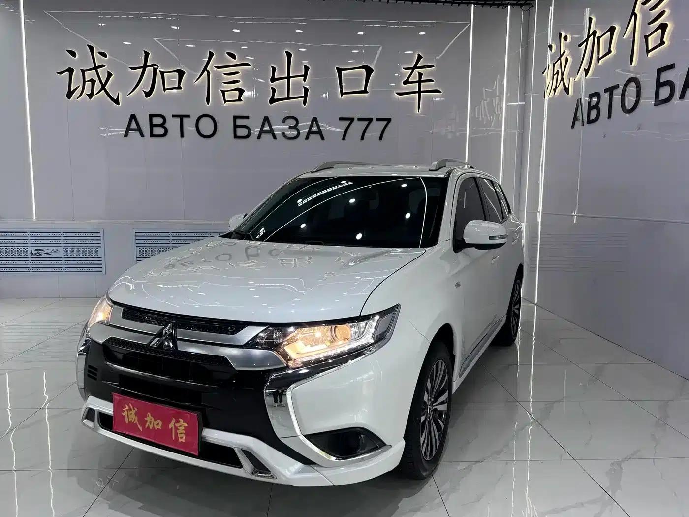 Outlander 2021 2.0L 2WD Comfortline 5-seater — миниатюра 1