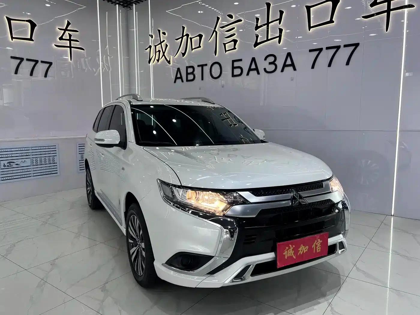 Outlander 2021 2.0L 2WD Comfortline 5-seater — миниатюра 3