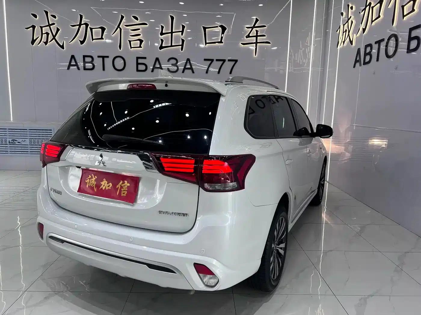 Outlander 2021 2.0L 2WD Comfortline 5-seater — миниатюра 4