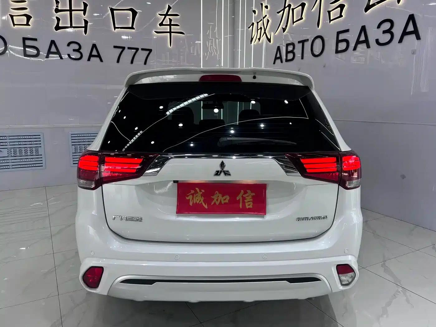 Outlander 2021 2.0L 2WD Comfortline 5-seater — миниатюра 5