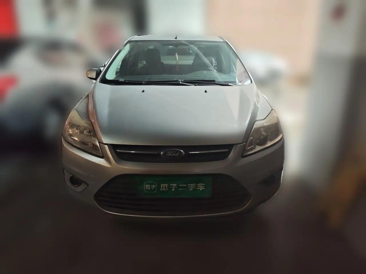 Ford Focus 2013 Sedan Classic 1.8L Manual Base Model — миниатюра 2