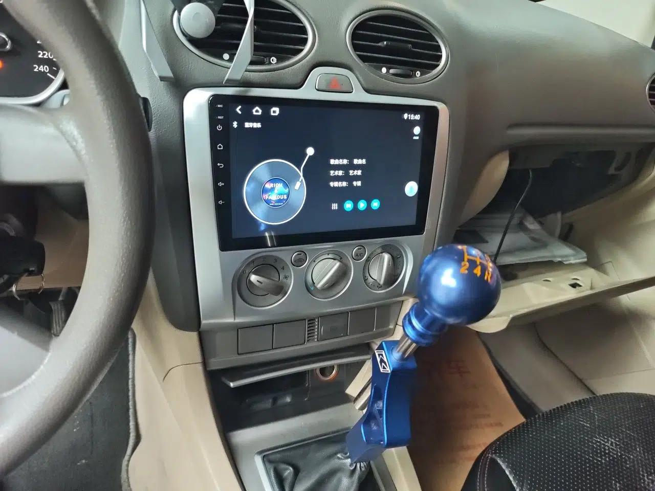 Ford Focus 2013 Sedan Classic 1.8L Manual Base Model — миниатюра 13