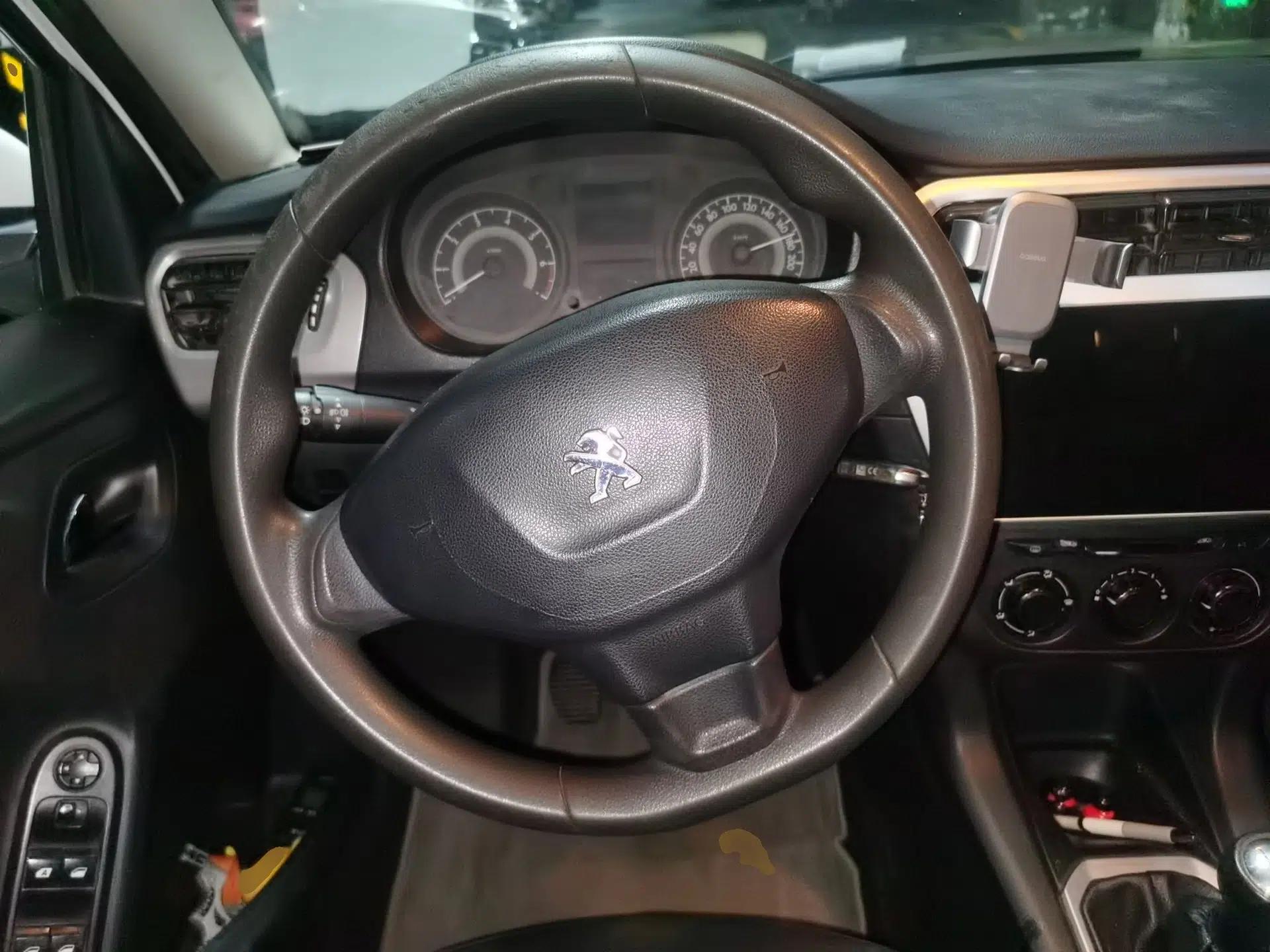 Peugeot 301 2014 1.6L Manual Comfort Edition — миниатюра 10