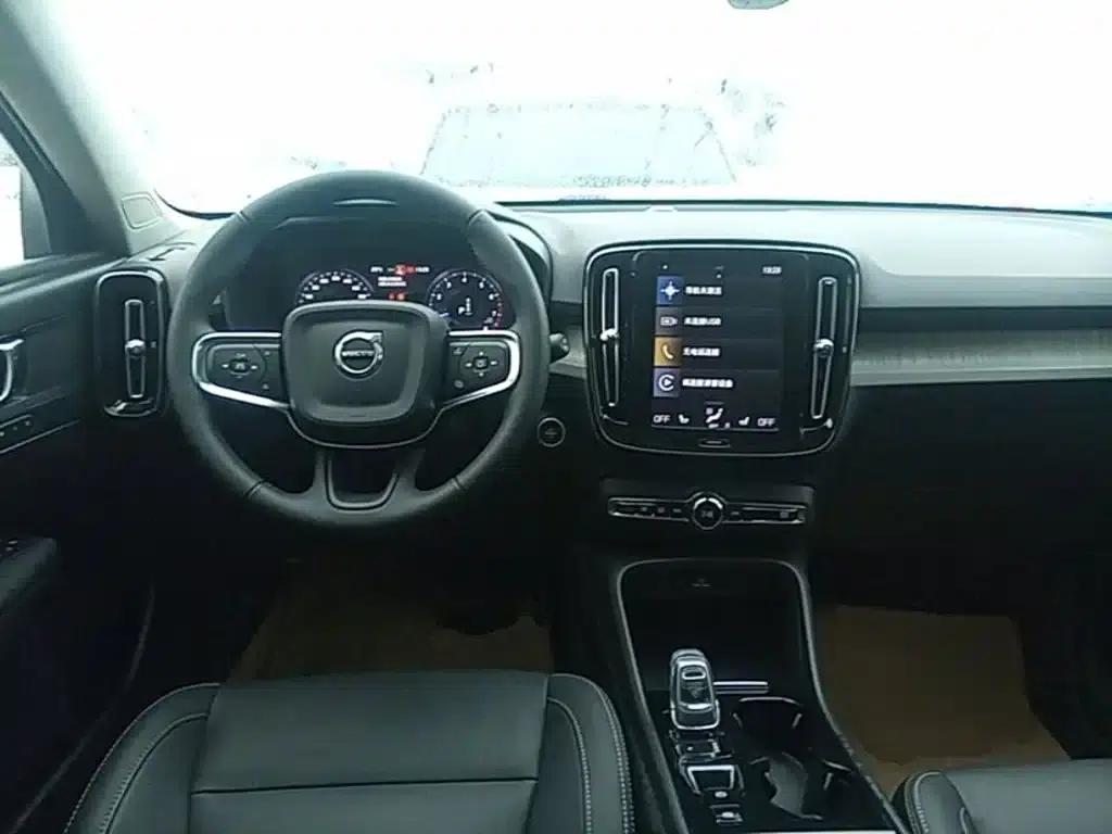 2021 Volvo XC40 T4 AWD Inscription Luxury Edition — миниатюра 11