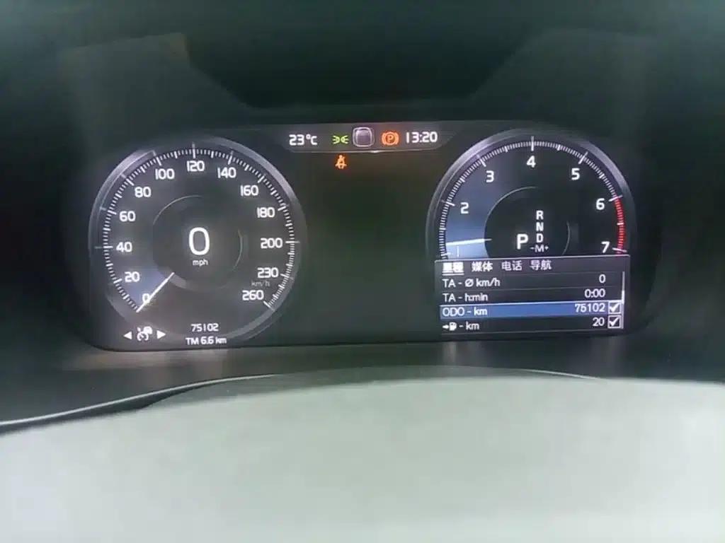2021 Volvo XC40 T4 AWD Inscription Luxury Edition — миниатюра 12
