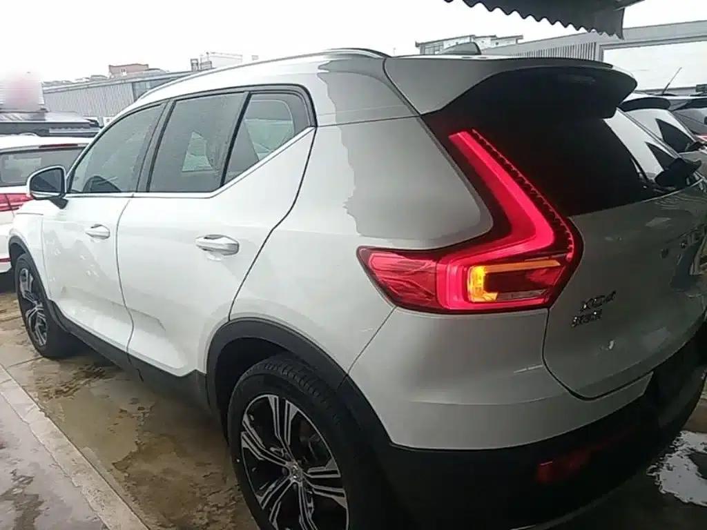 2021 Volvo XC40 T4 AWD Inscription Luxury Edition — миниатюра 5