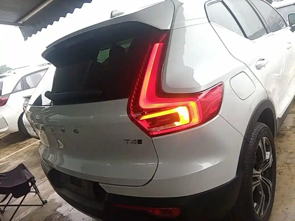 2021 Volvo XC40 T4 AWD Inscription Luxury Edition — миниатюра 6
