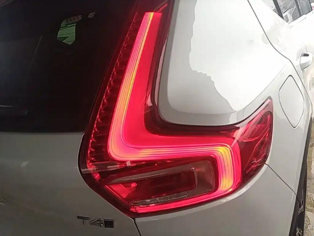 2021 Volvo XC40 T4 AWD Inscription Luxury Edition — миниатюра 8