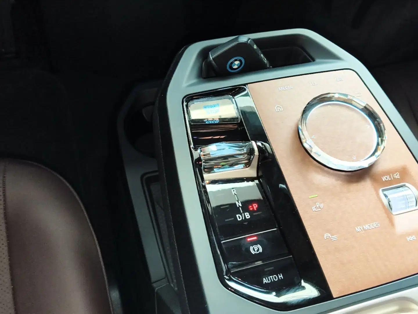 BMW iX 2022 xDrive40 — миниатюра 24