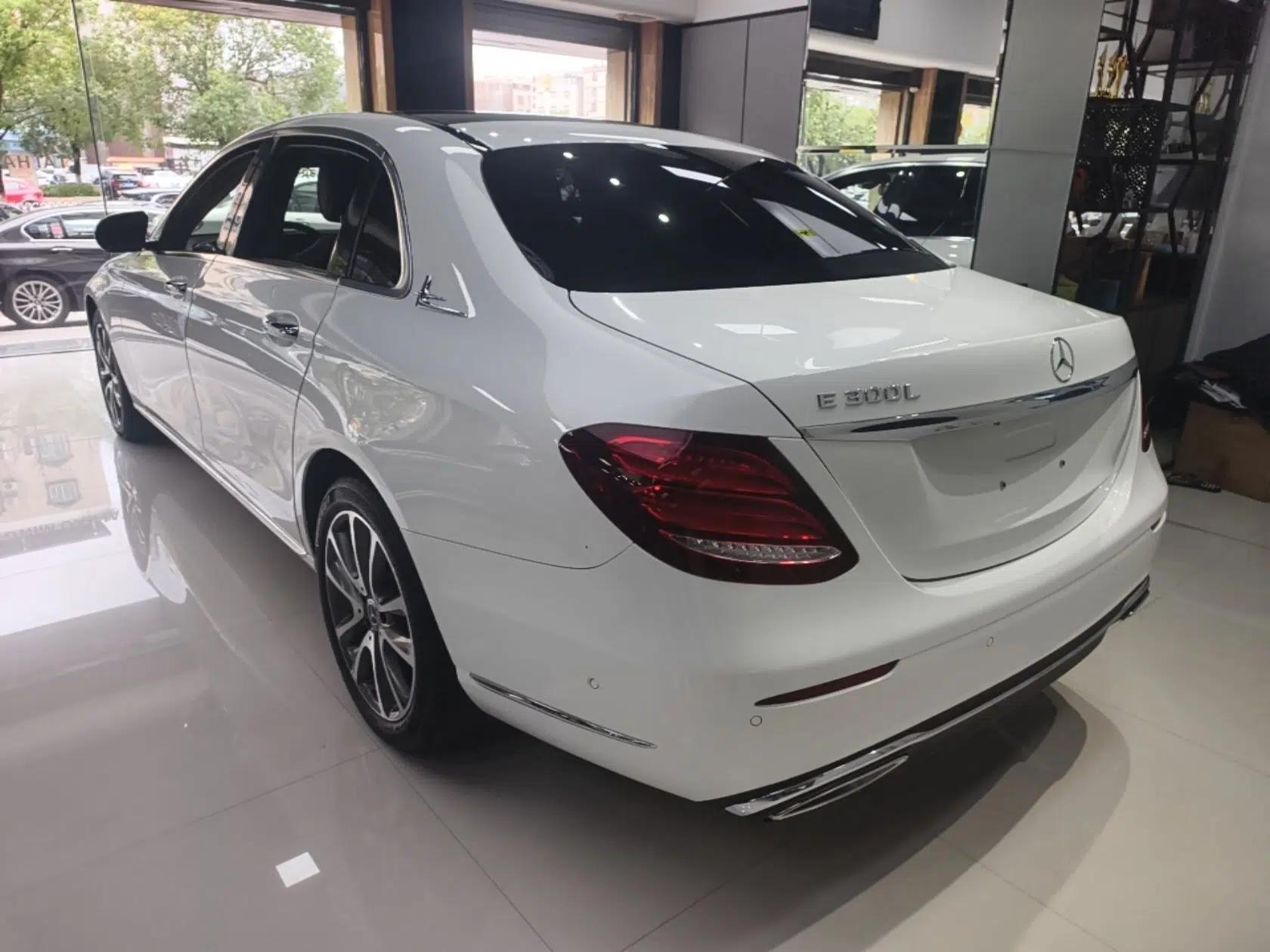 Mercedes-Benz E-Class 2018 Facelift E 300 L Luxury Edition — миниатюра 4