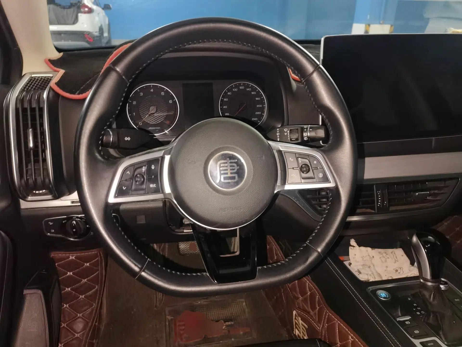 BYD Tang 2018 2.0T Automatic Smart Connect Prestige 7-Seater China V Standard — миниатюра 10