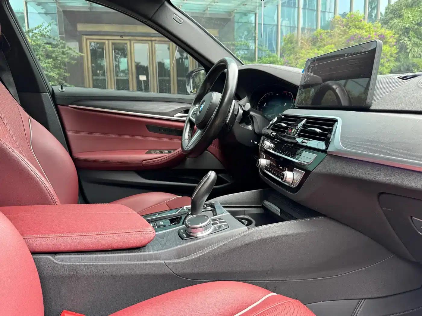 2022 BMW 5 Series 530Li Leading Edition M Sport Package — миниатюра 14