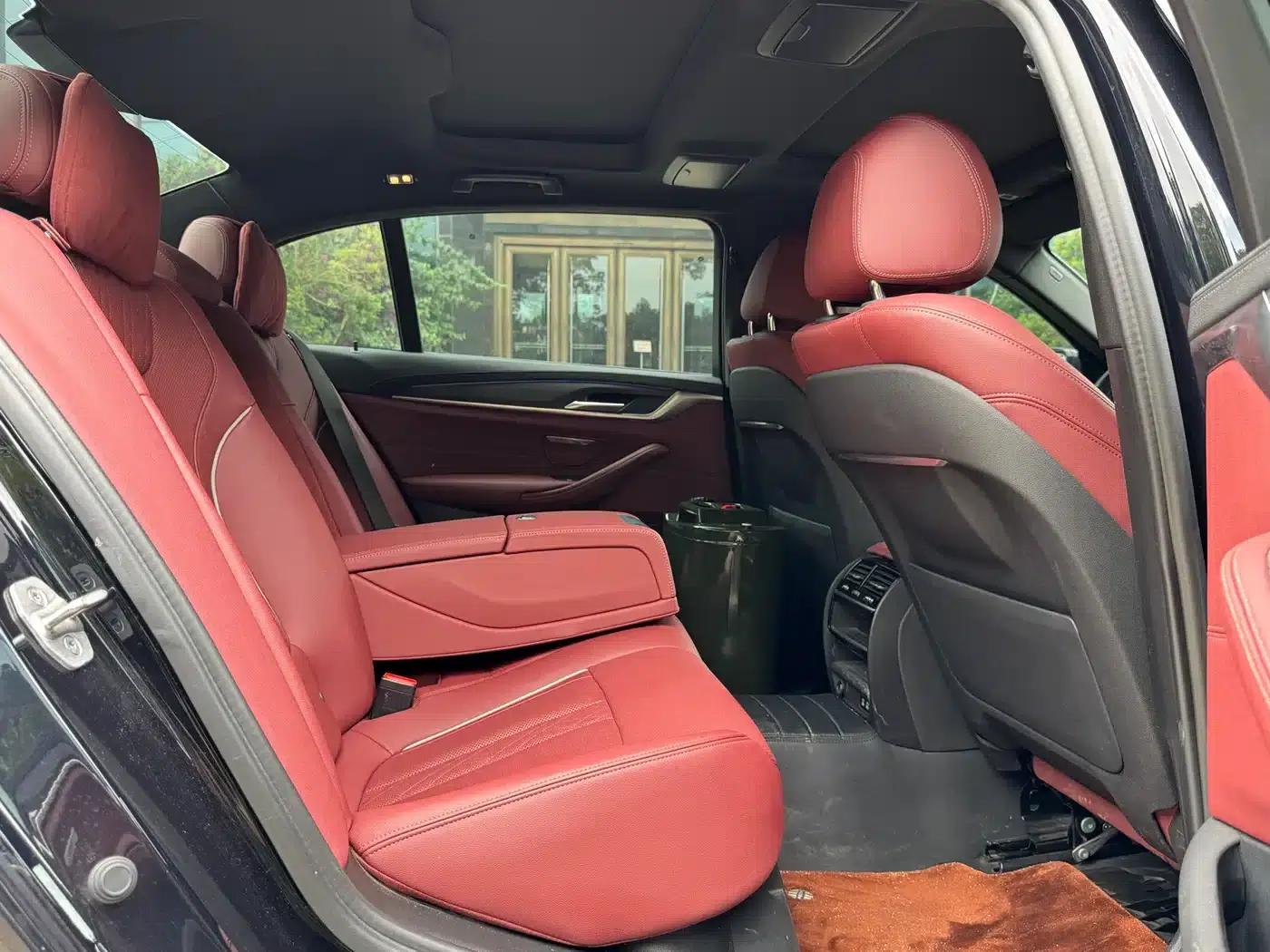 2022 BMW 5 Series 530Li Leading Edition M Sport Package — миниатюра 9