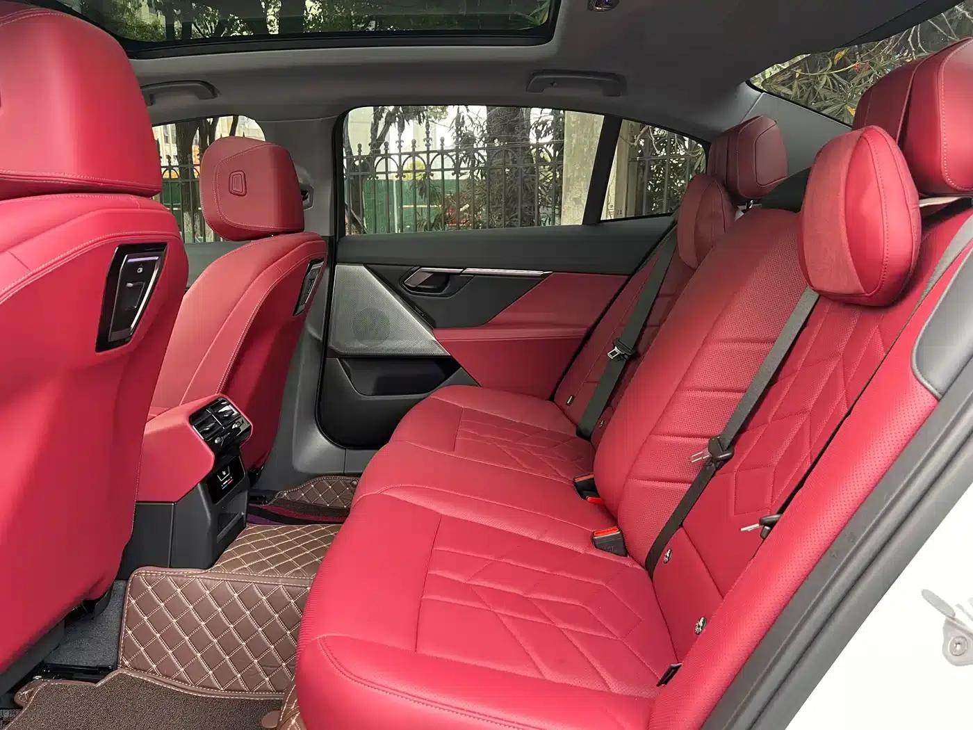 2025 BMW 5 Series 525Li M Sport Package — миниатюра 14