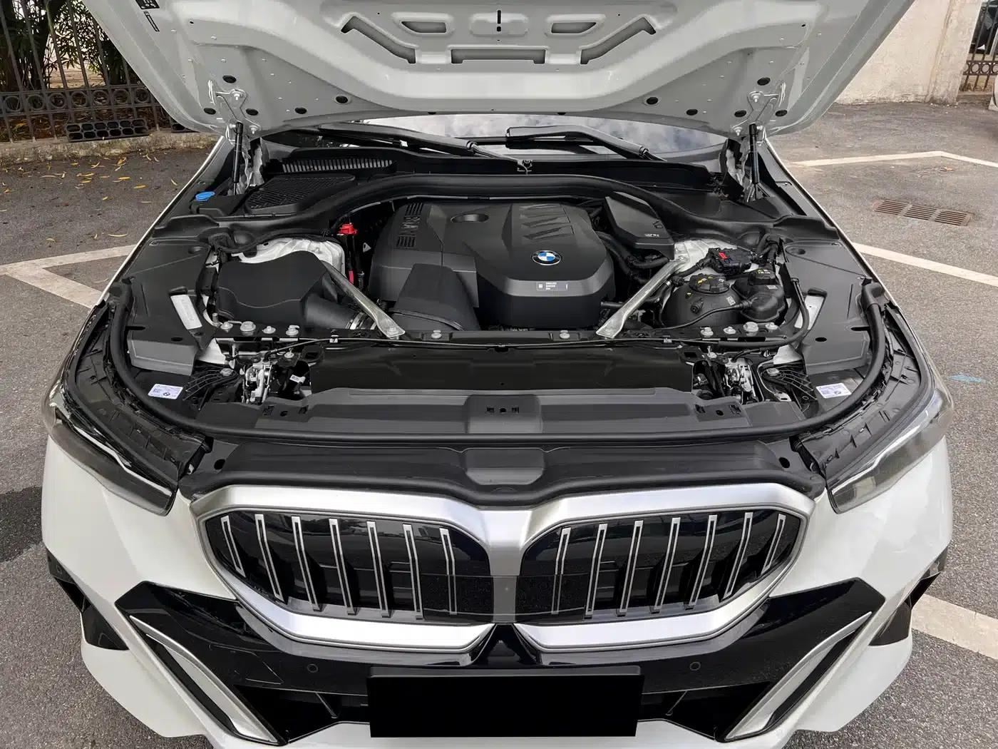 2025 BMW 5 Series 525Li M Sport Package — миниатюра 15