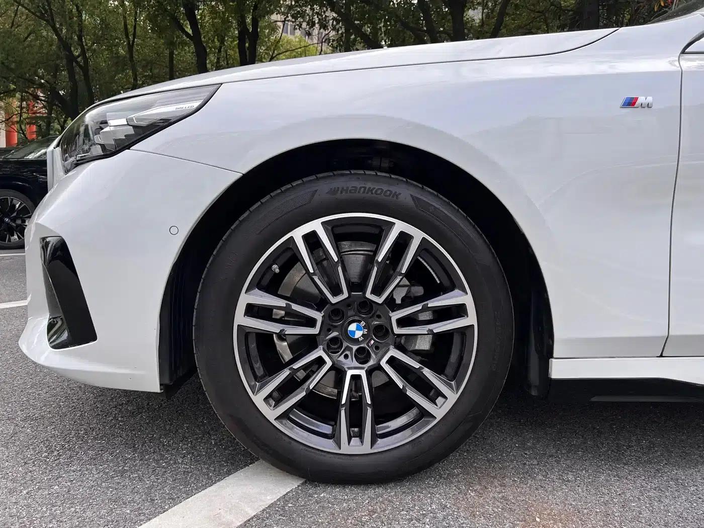 2025 BMW 5 Series 525Li M Sport Package — миниатюра 18