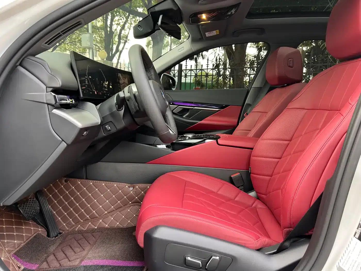 2025 BMW 5 Series 525Li M Sport Package — миниатюра 4