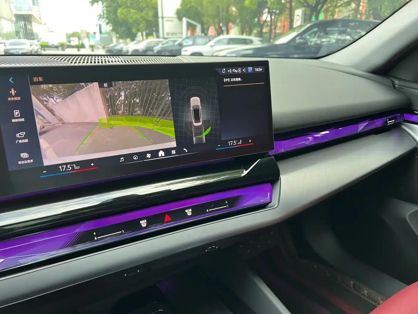 2025 BMW 5 Series 525Li M Sport Package — миниатюра 9