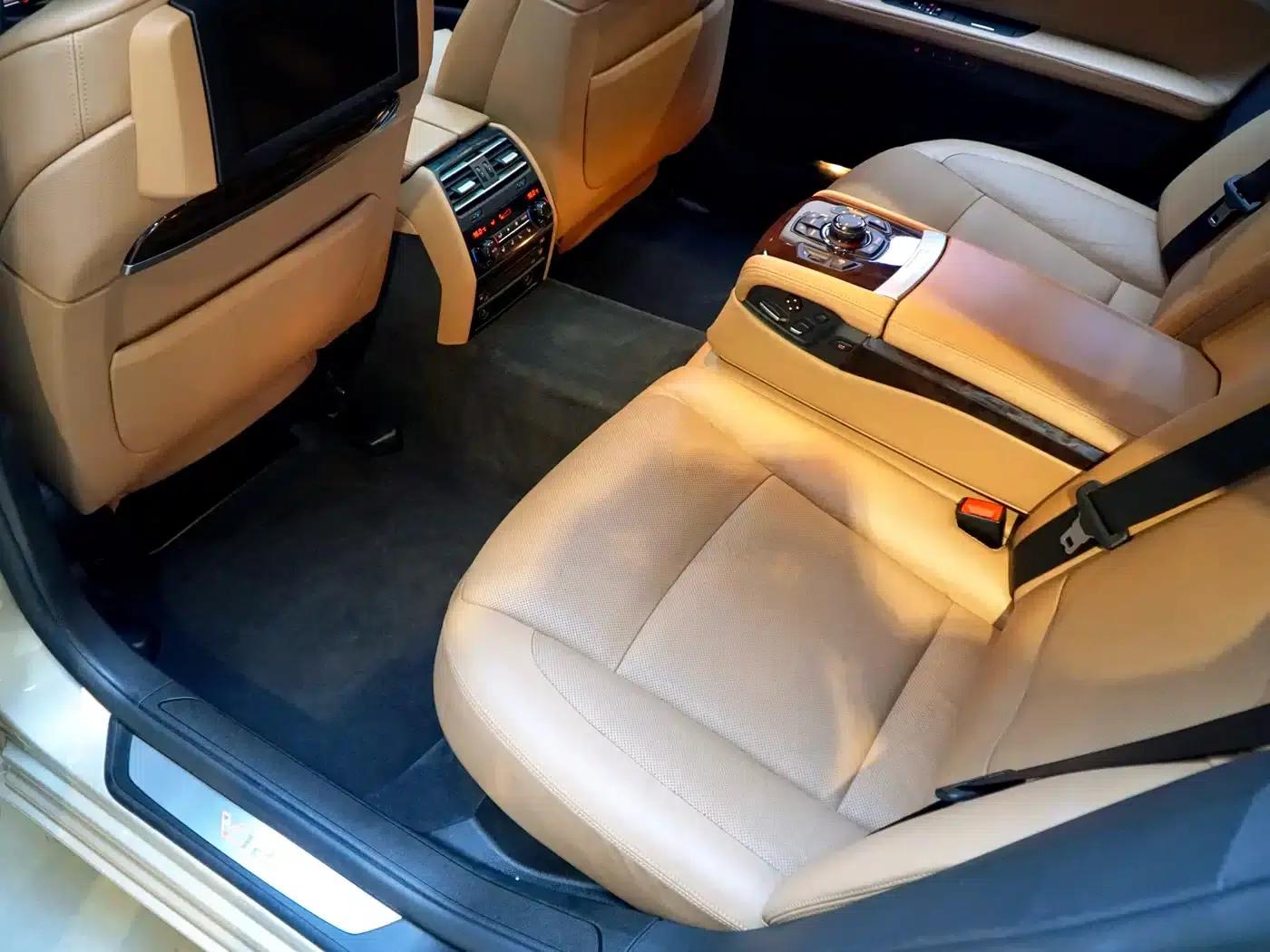 2010 BMW 7 Series 760Li — миниатюра 5