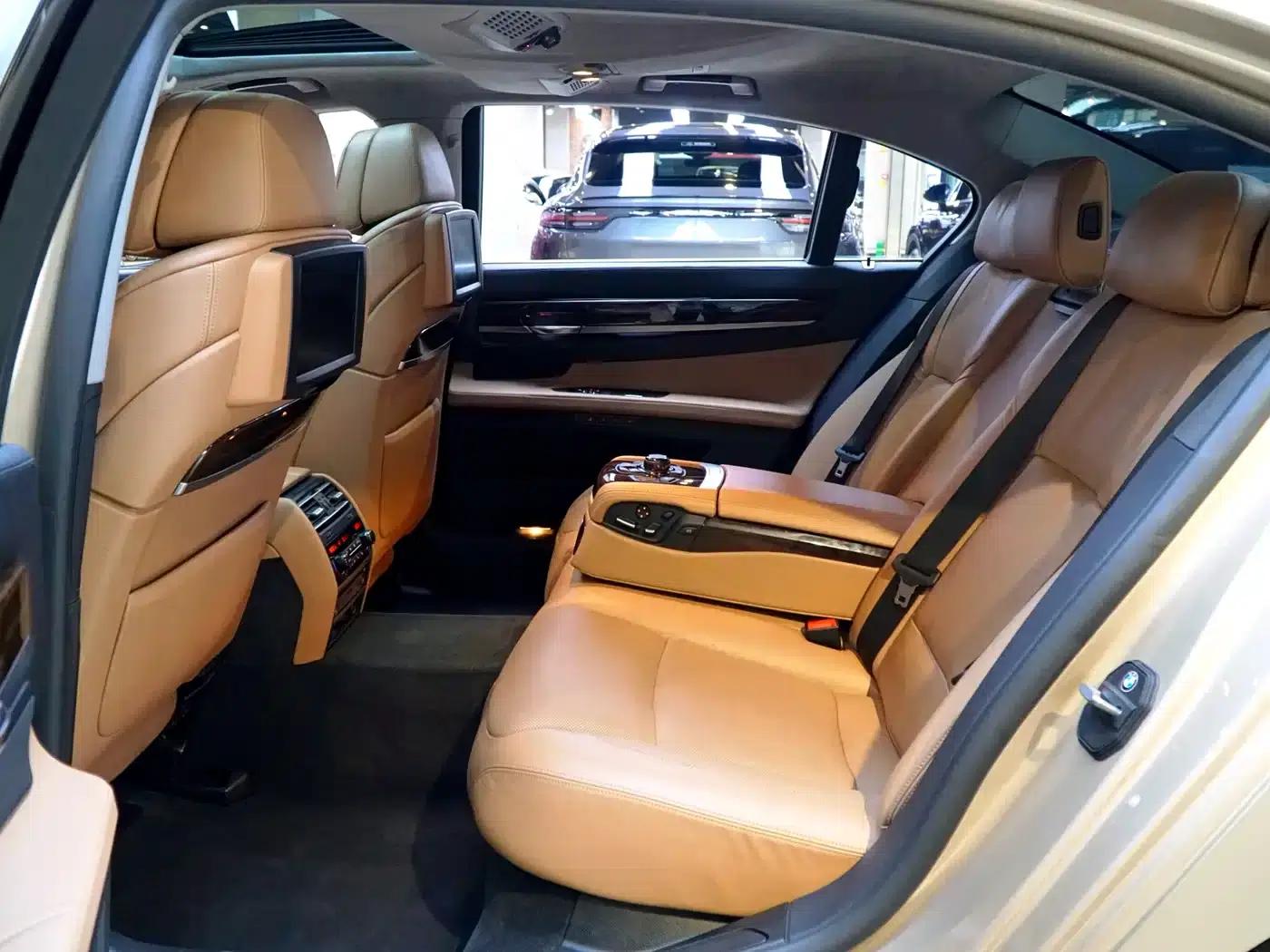 2010 BMW 7 Series 760Li — миниатюра 6