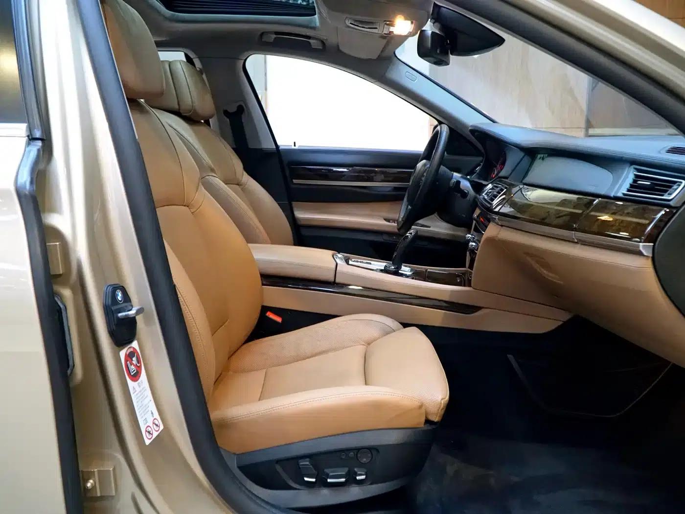 2010 BMW 7 Series 760Li — миниатюра 9