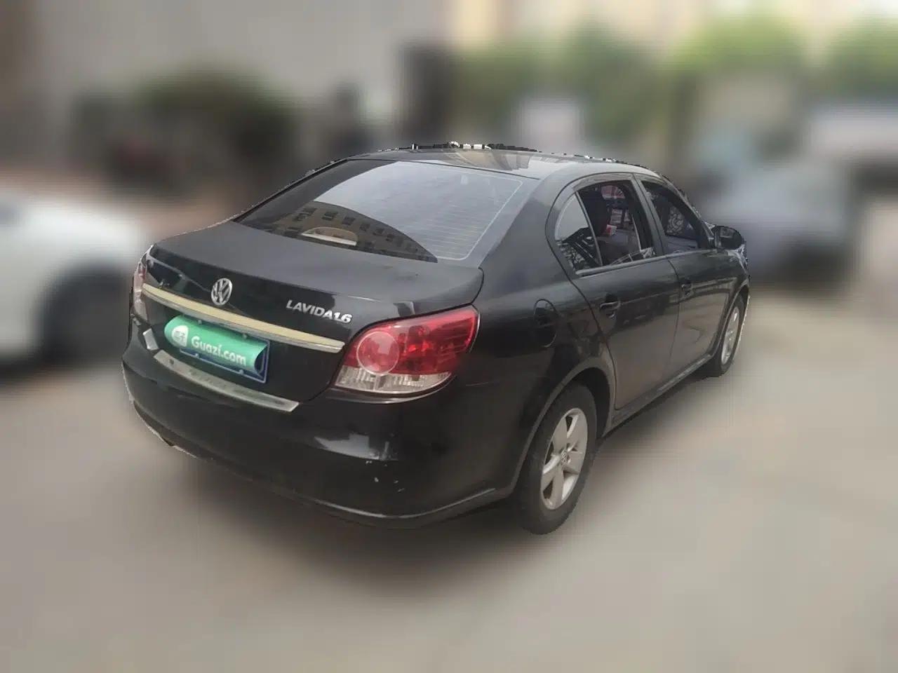 Volkswagen Lavida 2013 Classic 1.6L Manual Fashion Edition — миниатюра 6