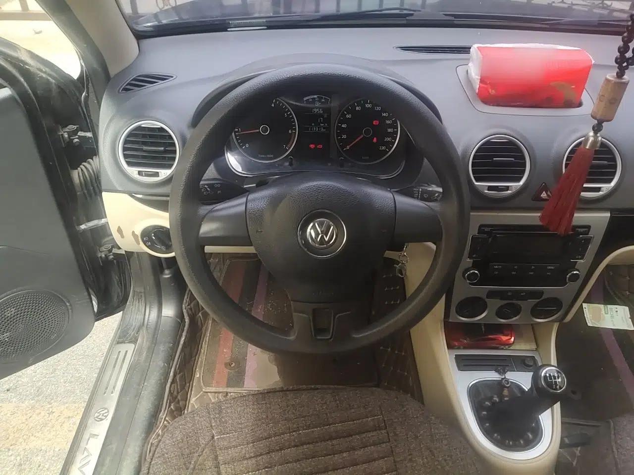 Volkswagen Lavida 2013 Classic 1.6L Manual Fashion Edition — миниатюра 10