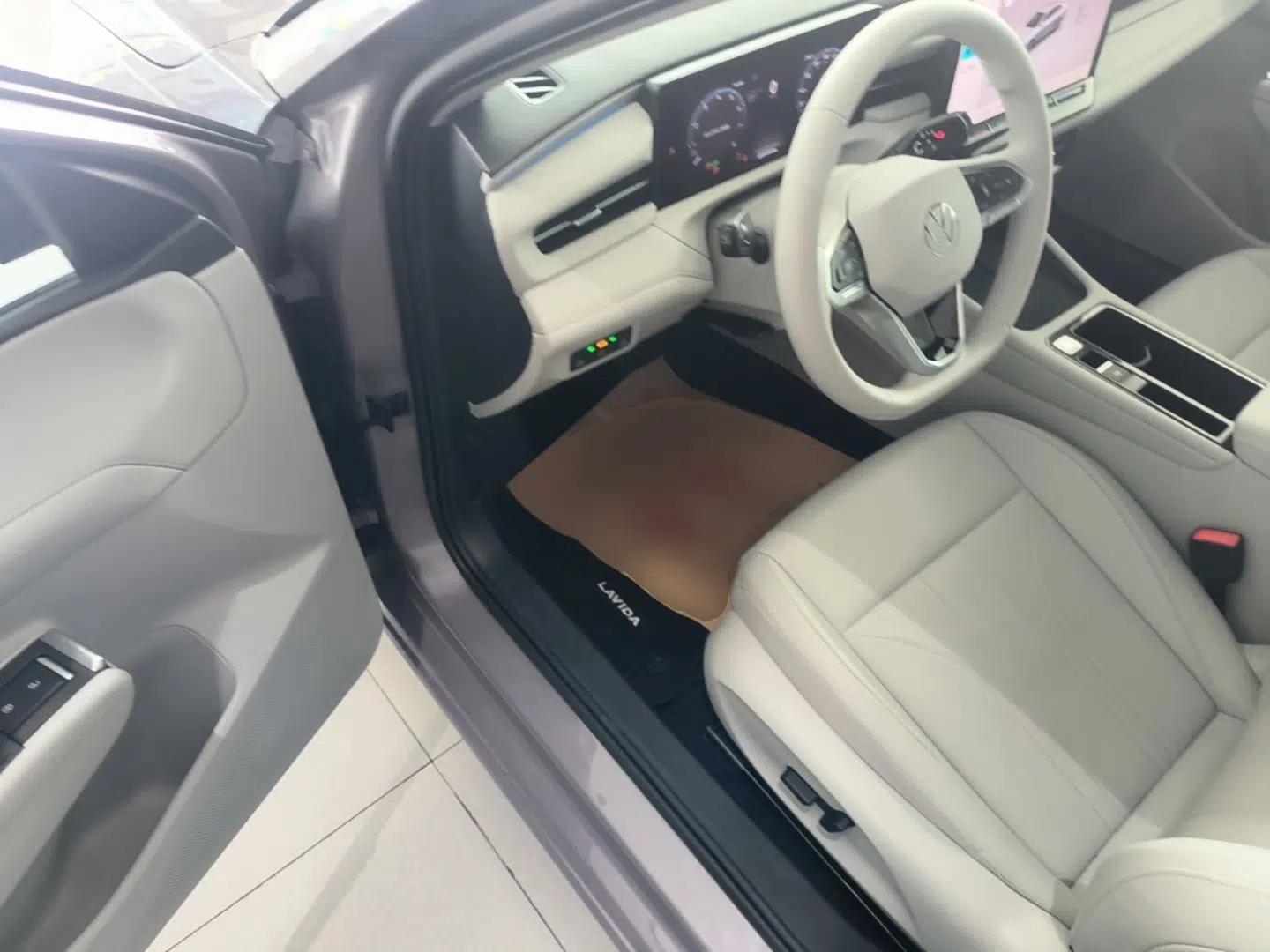 Volkswagen Lavida 2026 Pro 300TSI Starry Zhi Yi Edition — миниатюра 18