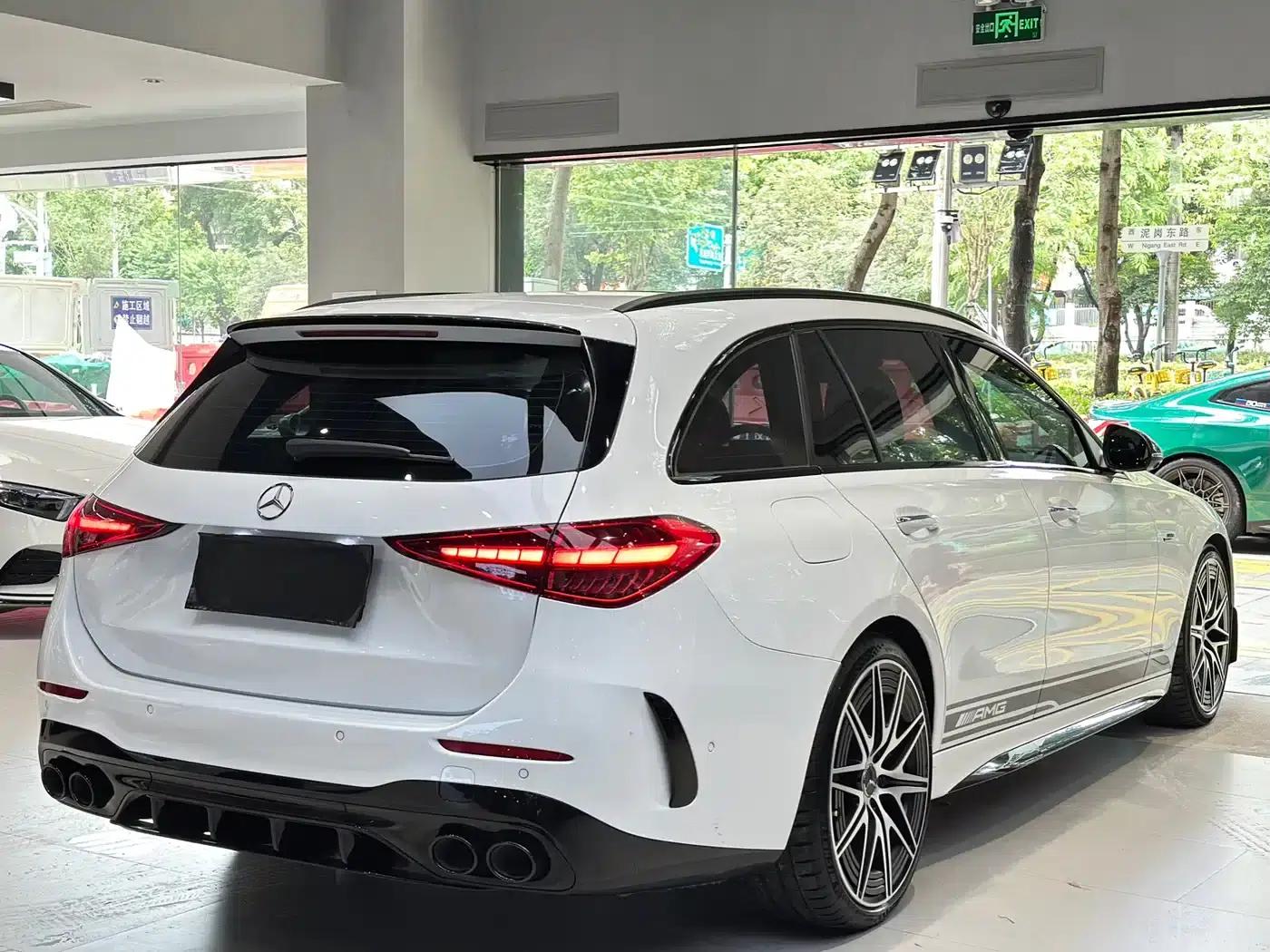 2024 Mercedes-Benz C-Class AMG C 43 4MATIC Estate Special Edition — миниатюра 10