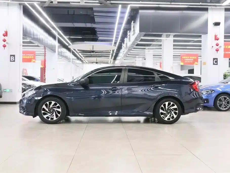 2016 Civic 220TURBO CVT Luxury Edition — миниатюра 3