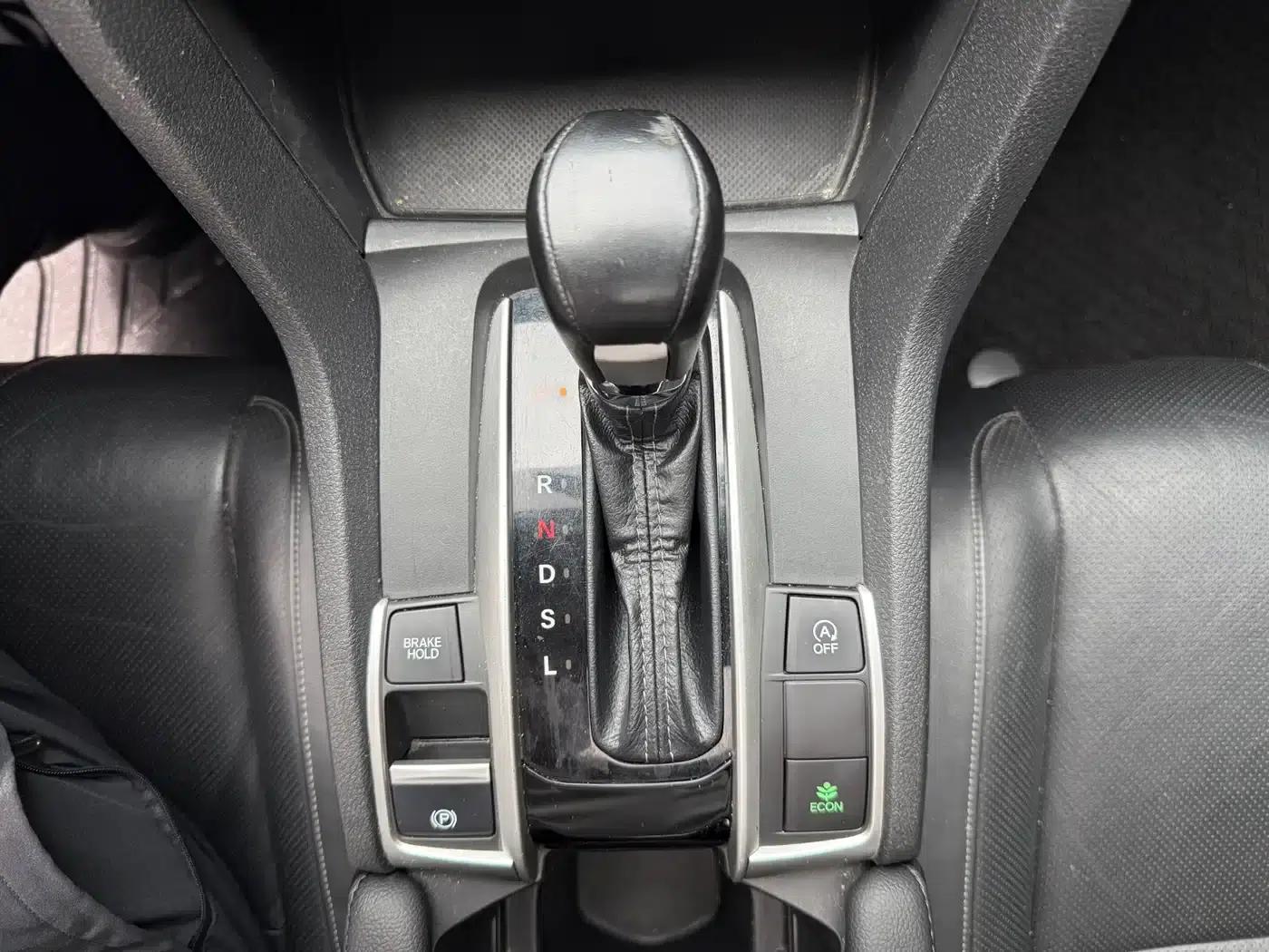 2016 Civic 220TURBO CVT Premium Edition — миниатюра 15