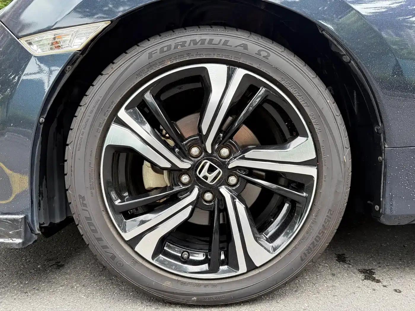2016 Civic 220TURBO CVT Premium Edition — миниатюра 18