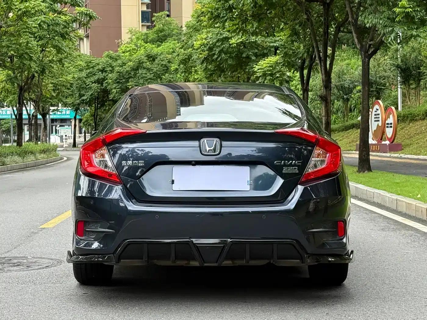2016 Civic 220TURBO CVT Premium Edition — миниатюра 4