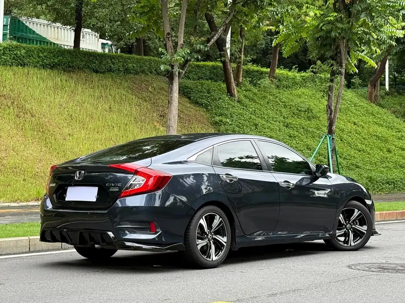 2016 Civic 220TURBO CVT Premium Edition — миниатюра 5