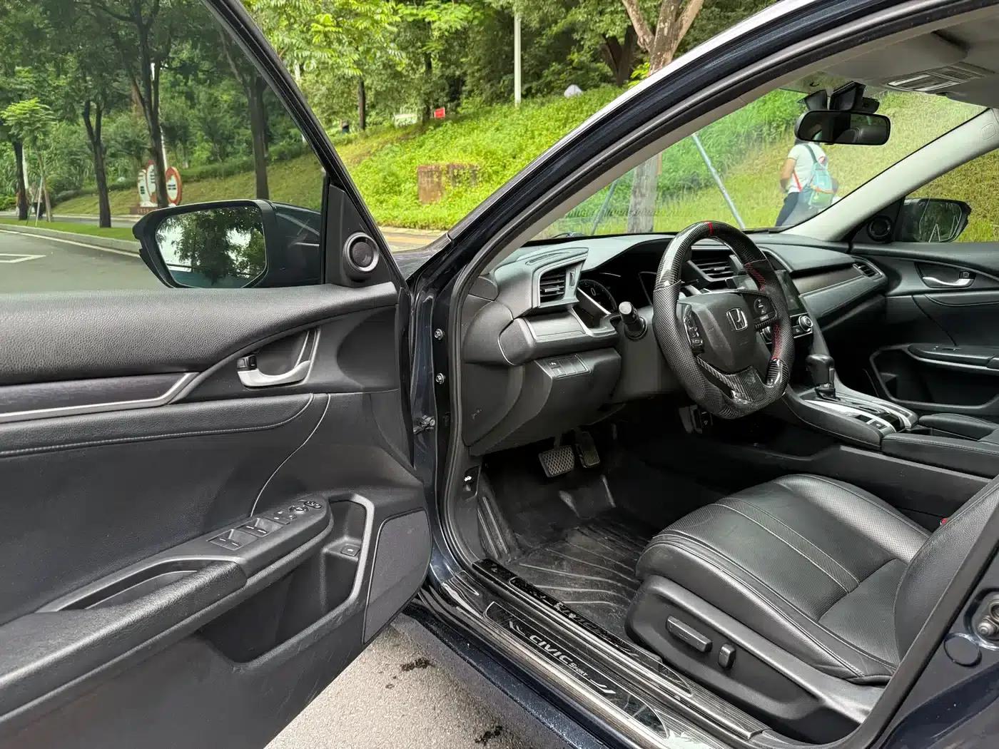 2016 Civic 220TURBO CVT Premium Edition — миниатюра 6