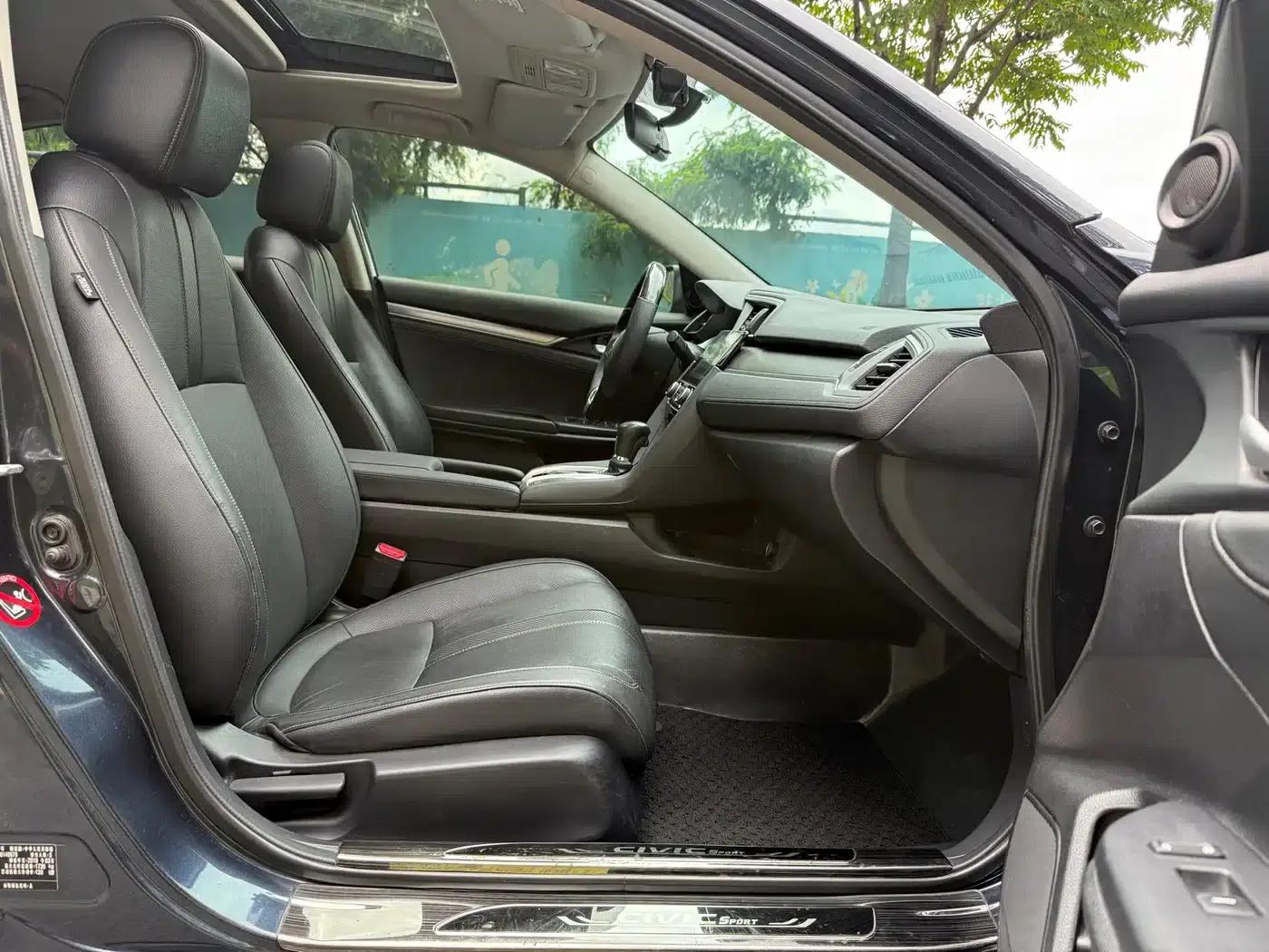 2016 Civic 220TURBO CVT Premium Edition — миниатюра 9