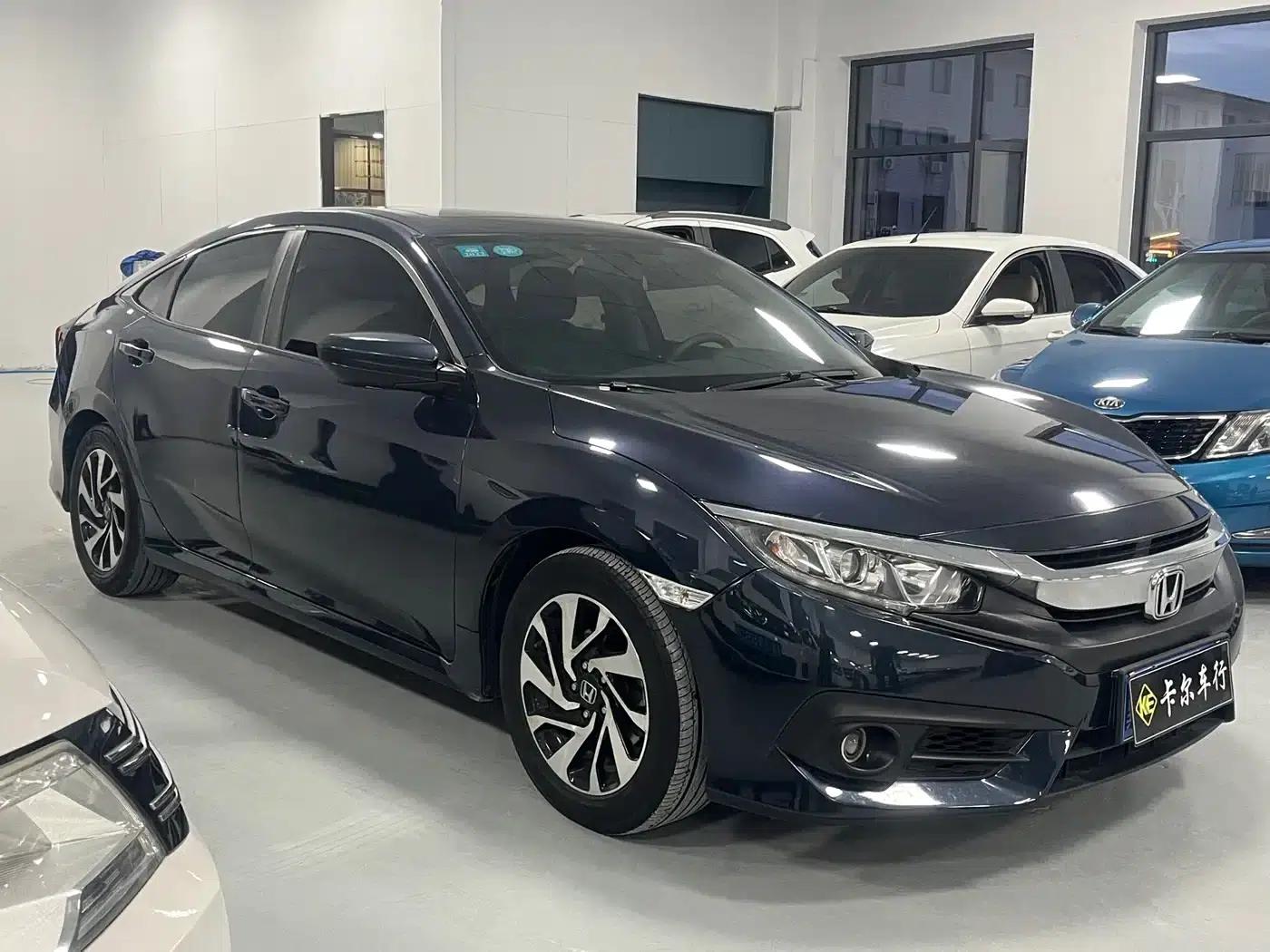 2016 Civic 220TURBO CVT Luxury Edition — миниатюра 3